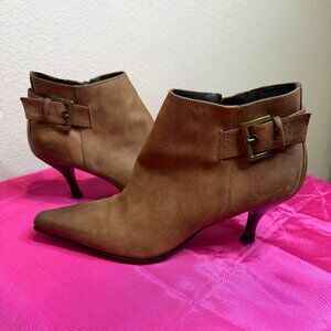 WMN 8.5 Donald J Pliner Brown Leather Booties pointed kitten-heel buckle